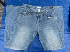 Circo Women's Slim Fit Light Wash Denim Jeans Size 14 Slim